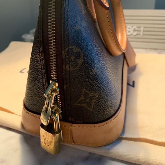 ❤️SOLD ❤️ Louis Vuitton Alma BB Crossbody - Picture 5 of 8